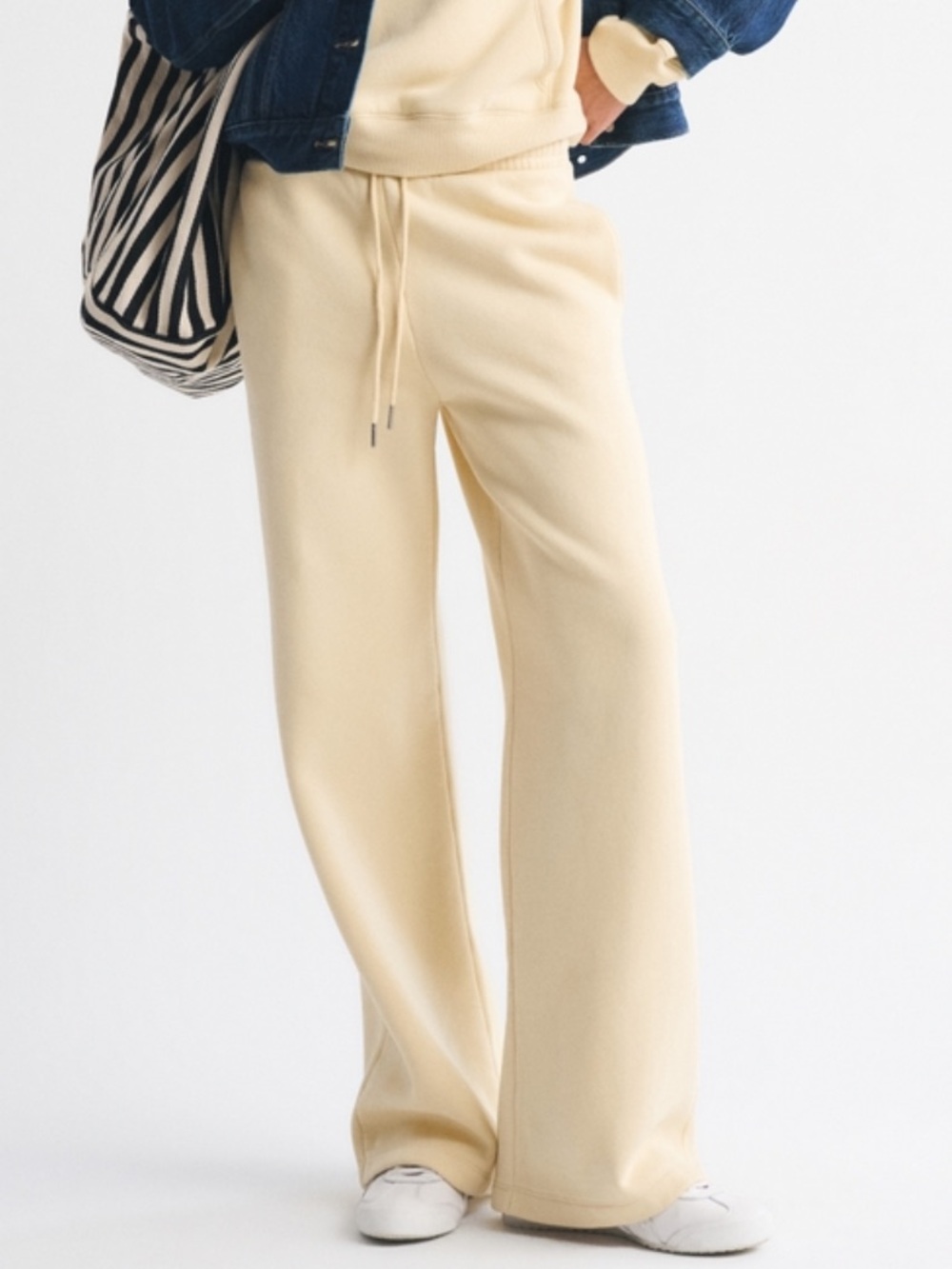 Abercrombie and Fitch high rise Sunday wide leg sweatpants size small yellow